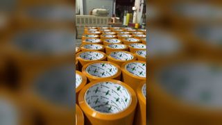 真っ赤な包装テープの確実なシール